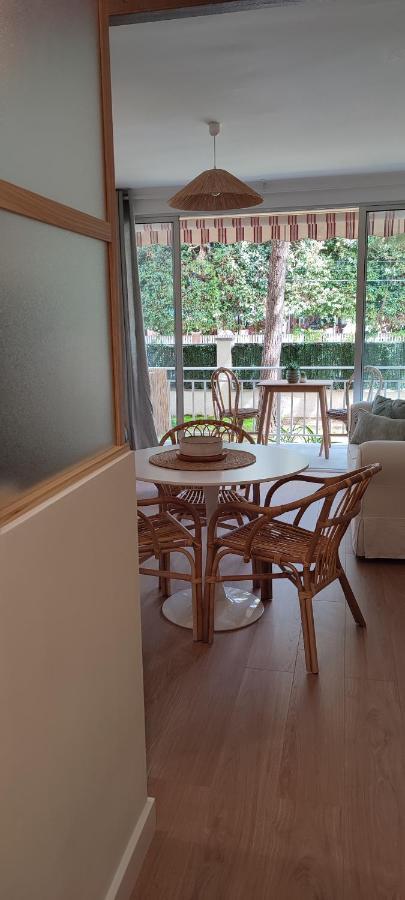 Marina'S Calm Apartment ซาลอว์ ภายนอก รูปภาพ